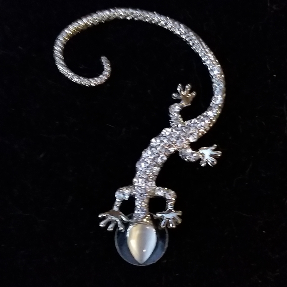 Silver Tone Wrap Around Gecko Left Earring - Picture 3 of 4